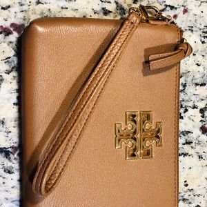 Tory wristlet